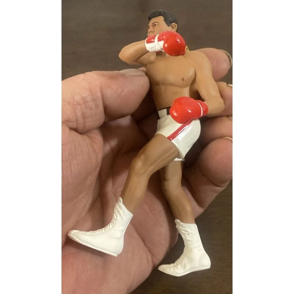 Hallmark Keepsake Muhammad Ali‎ Christmas Ornament 1999